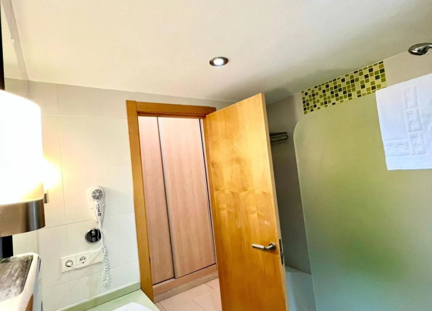Frontal Sea View Apartment Benalbeach 贝纳尔马德纳