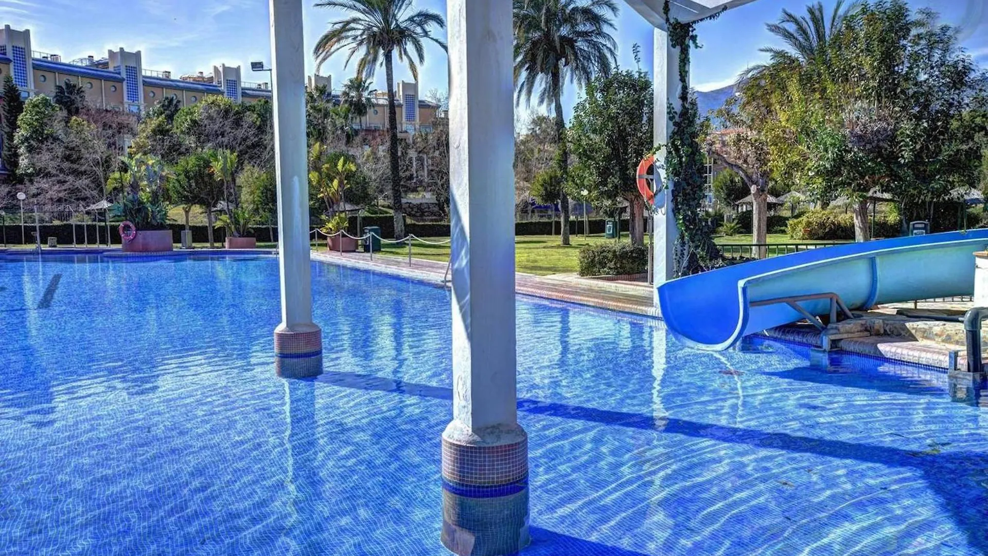 Frontal Sea View Apartment Benalbeach 贝纳尔马德纳
