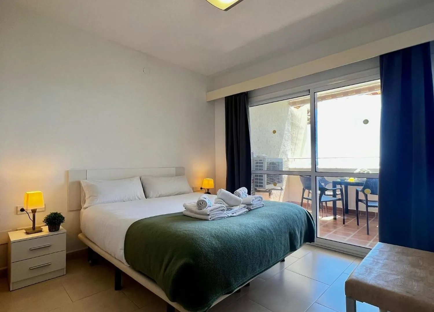 Frontal Sea View Apartment Benalbeach 贝纳尔马德纳